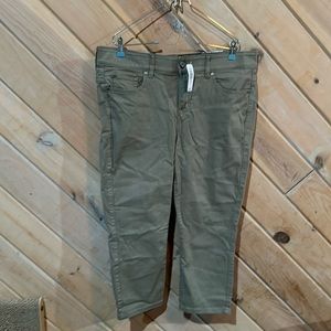 Torrid cropped pants size 16